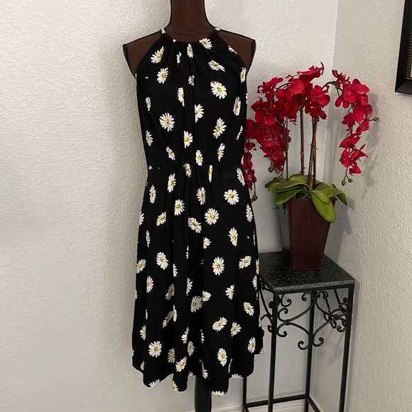 kate spade Dresses & Skirts - kate spade Black Daisy Print Midi Dress